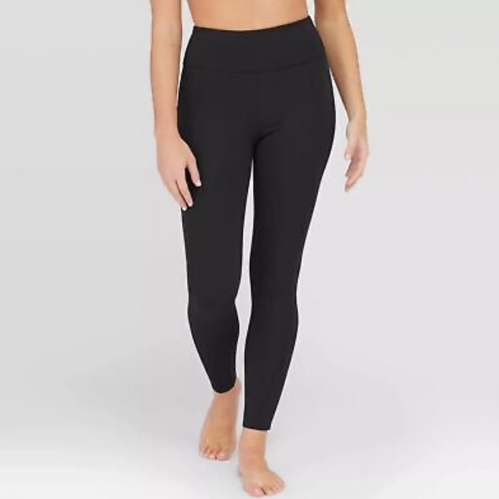 ASSETS BY SPANX Black ponte shaping body contouring ankle woman legging MED